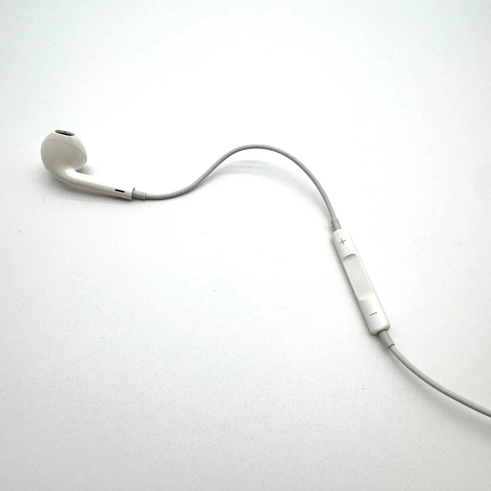 Apple EarPods Lightning Connector Wired Headphones White A1748‎